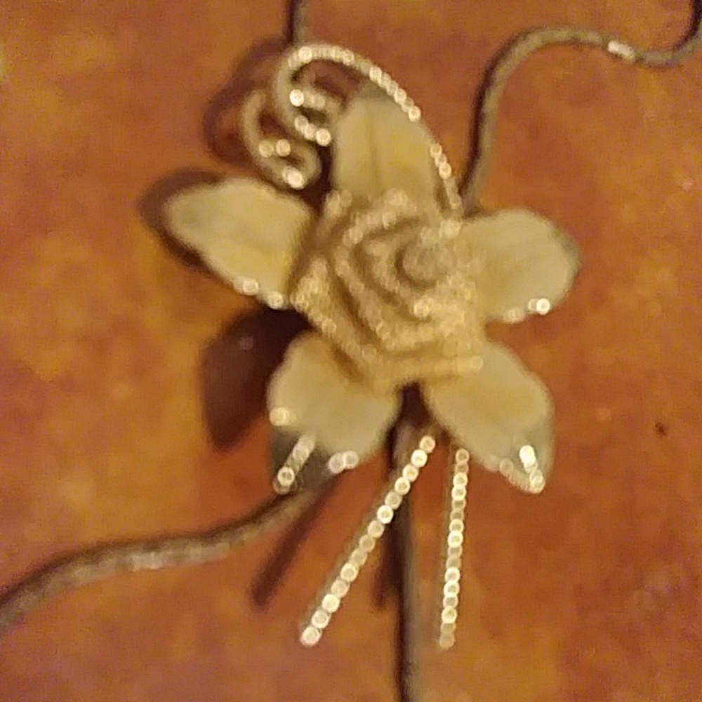 NWT RETRO LOOK ADJUSTABLE GOLD ROSE NECKLACE - Picture 2 of 5